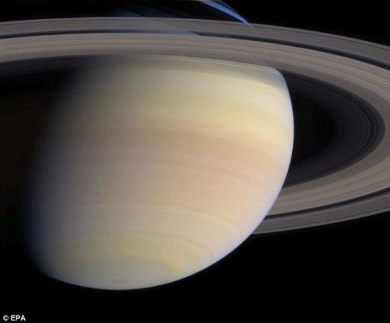 遙遠：造成這個強大雷擊的風暴是土星迄今記錄在案壽命最長的。